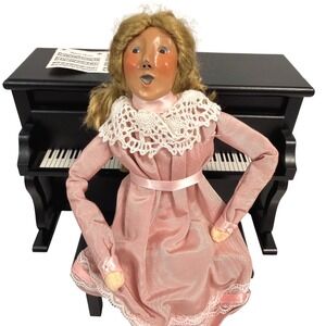Byers Choice Louise First Edition 1995 Caroler Nutcracker Pink Piano Christmas